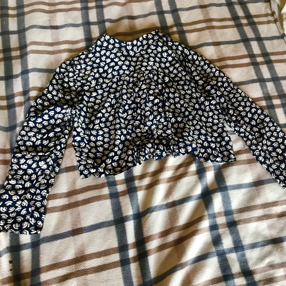 🌹 Crop Long Sleeve Button Up Shirt - Picture 4 of 5